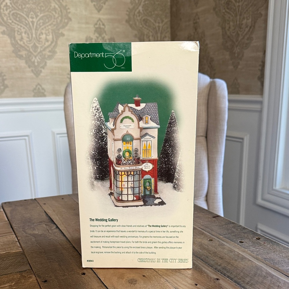 Department 56 Christmas in the City The Wedding Gallery - Green, Red, White